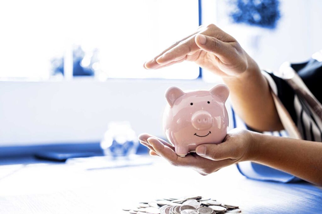 Tiết Kiệm và Đầu Tư Nhất Quán
